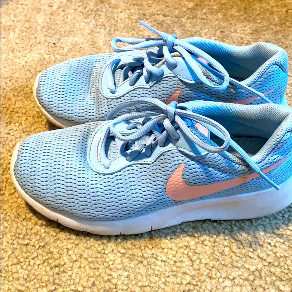 Nike tennis shoes